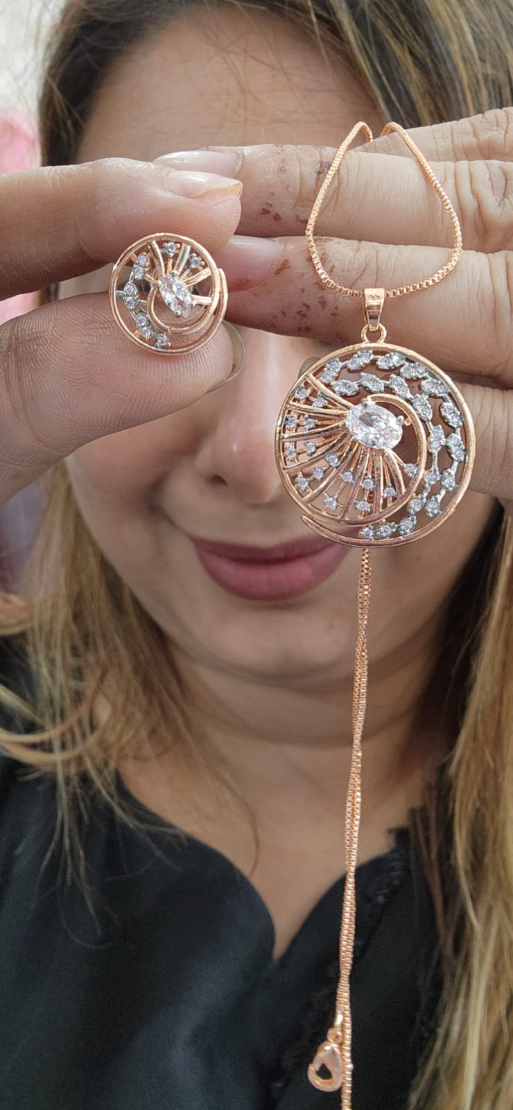 J15 - Circle Design and Diamond in Center | Rose Gold Pendant Set