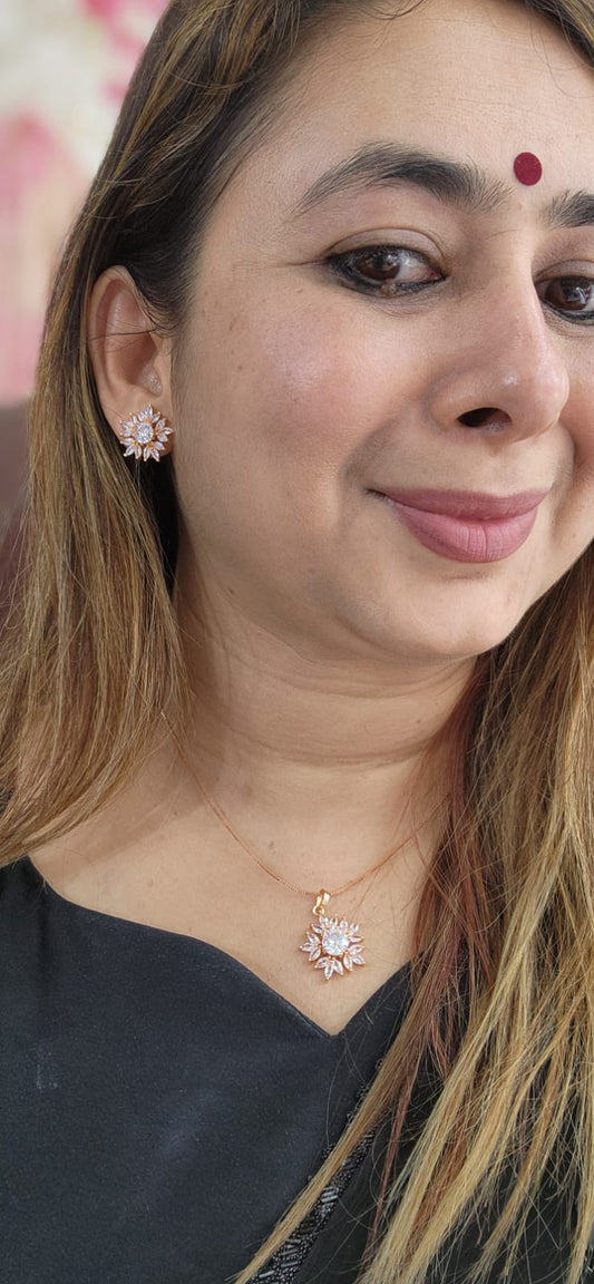 J4 - Beautiful Star Design + Pearl in Center Pendant Set