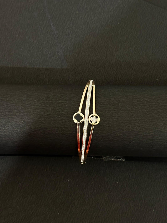 Elegant Clover Bloom Bangle