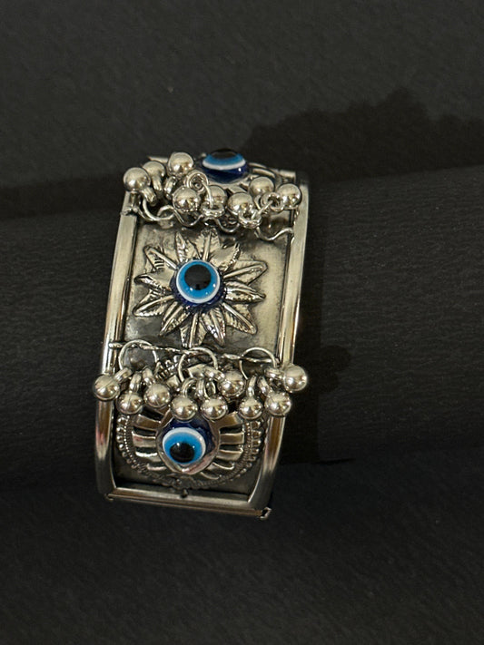 Antique Evil Eye Kada – Silver Finish