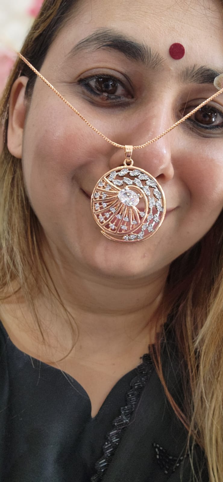 J15 - Circle Design and Diamond in Center | Rose Gold Pendant Set