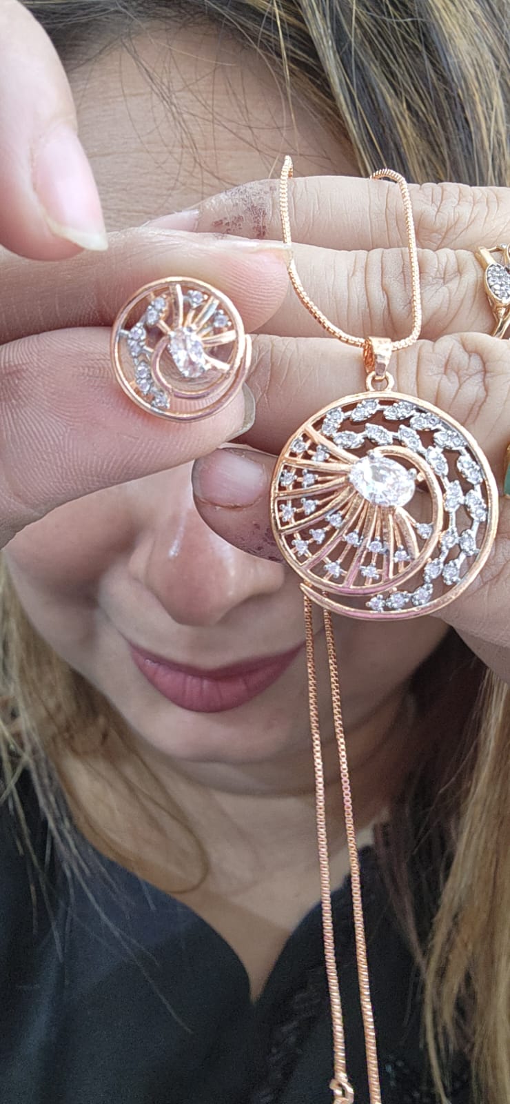 J15 - Circle Design and Diamond in Center | Rose Gold Pendant Set