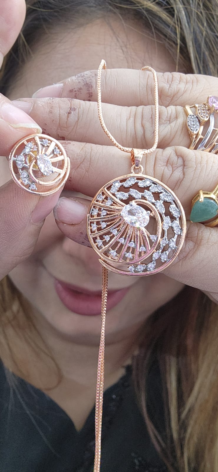 J15 - Circle Design and Diamond in Center | Rose Gold Pendant Set