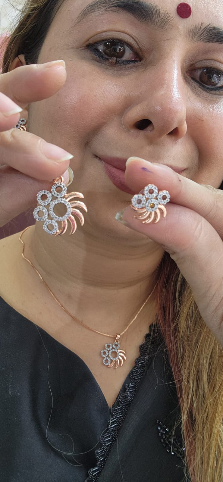 J2 - Circle - Leaf Pandant Set - Unique Design Rose Gold