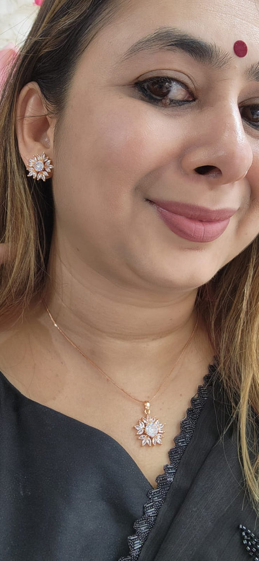 J4 - Beautiful Star Design + Pearl in Center Pendant Set